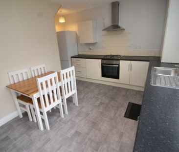 3 Bedroom Terraced House - Photo 4