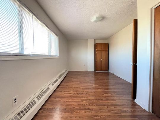 One bedroom apartment near downtown - Photo 1