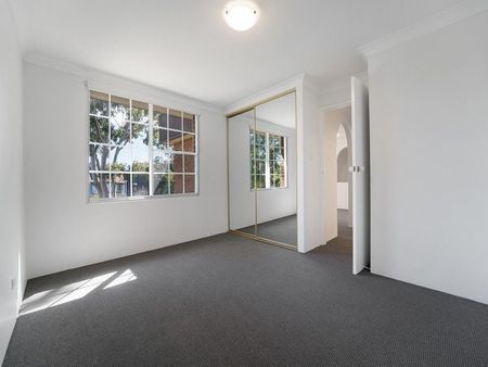 Light-Filled 2-Bedroom Apartment - Photo 3