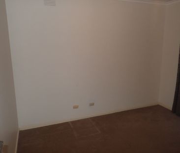 Low Maintenance 3 Bedroom Home - Photo 4