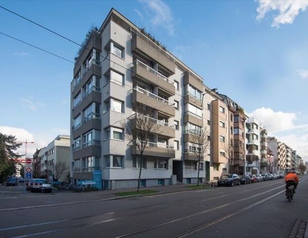 Modern 2.5-room apartment near Spalentor - Photo 1