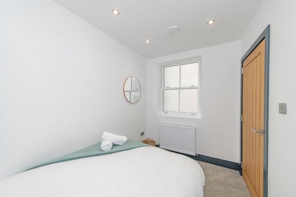 4 bedroom flat to rent - Photo 1