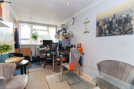 4 bedroom detached house to rent - Photo 2