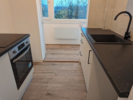 2 Bed Flat, Meadow Close, SE6 - Photo 5