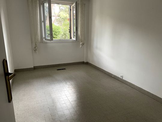 Rez de chaussée de villa T4, 119 M2 avec beau terrain, terrasse dans un endroit calme, - Photo 1