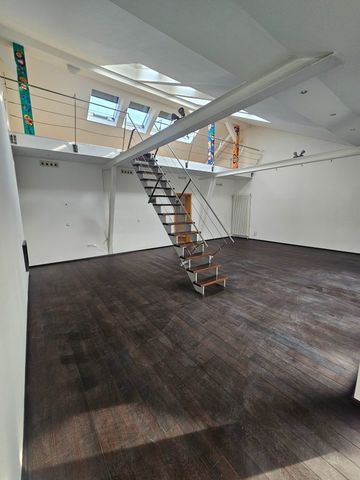 Helle DG-Wohnung mit Galerie, ca. 64 m² WZ, Kamin, Gäste-WC, gr. Balkon, Lift, SP mgl. - Photo 2