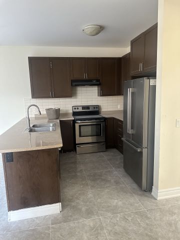 For Lease - 160 Sharavogue Avenue, Oshawa, Ontario - Photo 2