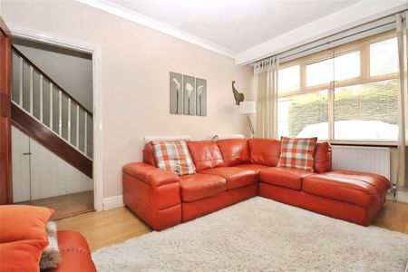 Shortwood Avenue, Staines-upon-Thames, Surrey, TW18 4JN - Photo 2