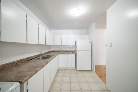 For Lease - 5 Glamorgan Avenue Unit# 810, Toronto, Ontario - Photo 5