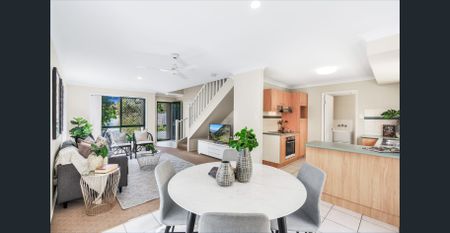 Private Townhouse in Secure Gated Complex. - Photo 3