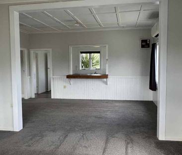 3 bedroom home on large section with loads of room to play and park - Photo 4