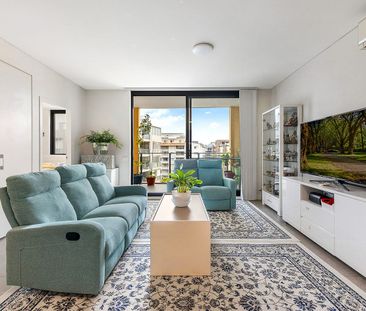 Bright and modern top floor living opposite Mark Taylor Oval - Photo 1
