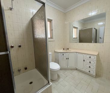 To register & apply for this property, please use this link: https:... - Photo 3