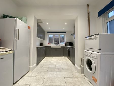 Mackintosh Place, Roath - Photo 2
