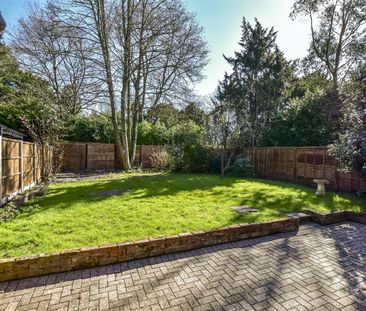 3 bed end of terrace house to rent in Beaconsfield Road, Farnham Ro... - Photo 5