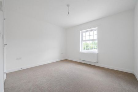 4 bedroom detached house to rent - Photo 3