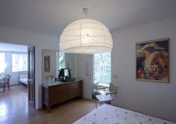 Center-Popolo: Excellently restored 1 bedroom, living, bath, terrace with views. Sleeps 4. Ref 848