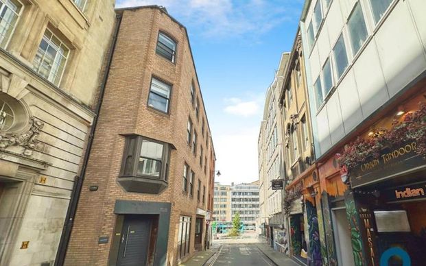50% off your first month’s rent if you sign up in April! A brilliant property in the city centre, recently renovated in 2024. Lots of units available for the 2025/26 Academic Year all bills inclusive! - Photo 1