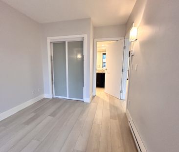 Bright 2 Bed + Solarium In Yaletown | Homer Street | Parking • Views - Photo 5