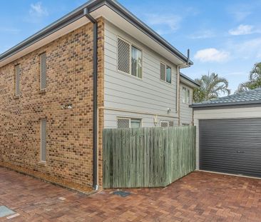 CONVENIENT LOW MAINTENANCE LIVING! - Photo 3