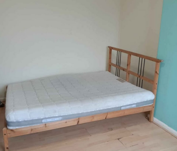 1 bedroom in a flat share to rent - Photo 3
