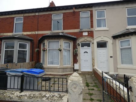 Egerton Road Flat 1 - Photo 5