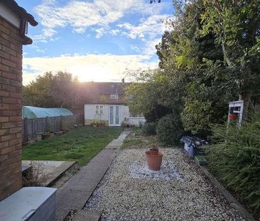 Brooklands Close, LU4 - Photo 3