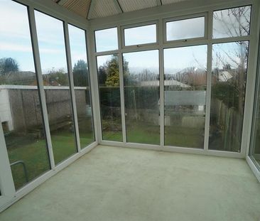 2 bedroom semi-detached bungalow to rent - Photo 3