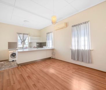 Light-Filled 1 Bedroom Unit in Quiet, Convenient Location - Photo 6