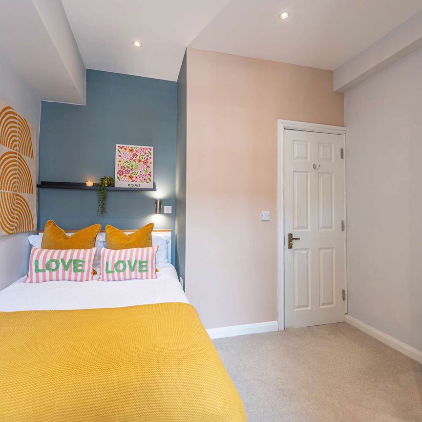 UK Award Winning, exceptionally high standard, design-led, immaculate, quiet but friendly & sociable shared home in prime location, close to Chester City Centre, transport, good shops and leisure. - Photo 1