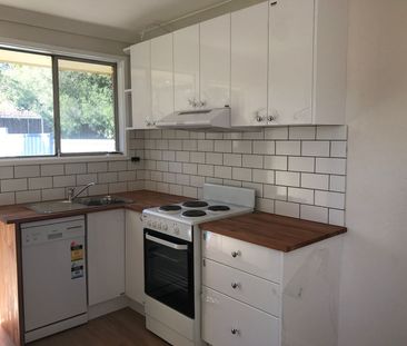 Two bedroom renovated unit a stone throw from the CBD - Photo 3