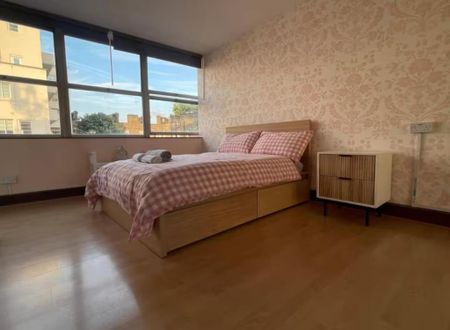 Studio to rent - Photo 2