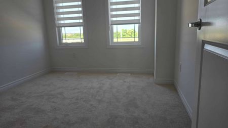 Three bedroom townhouse for rent in Barrie - Photo 4