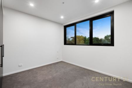 Stunning, High Quality, Executve, 1 Br, 2 Bthrm with Balcony. Wow! - Photo 4