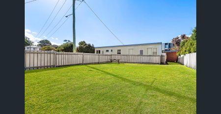 This two bedroom, one bathroom villa is in a block of only 4! - Photo 2