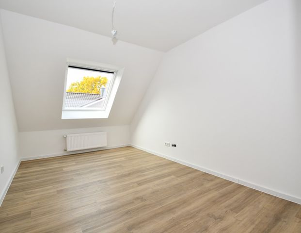 Lichtdurchflutete Maisonettewohnung mit Terrasse, hochwertiger Einbauküche und E-Ladestation - Photo 1