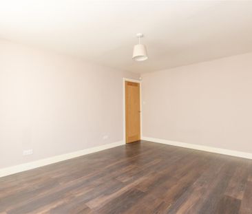 2 bedroom Maisonette to rent - Photo 4