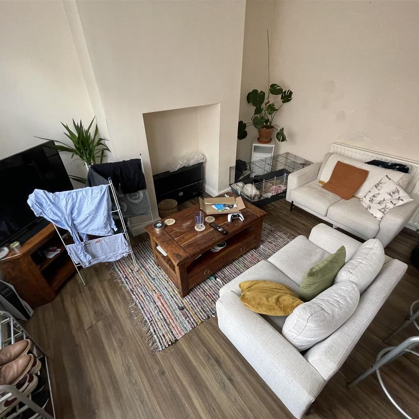 Highbury Lane, Meanwood, LS6 4HF, Leeds - Photo 1