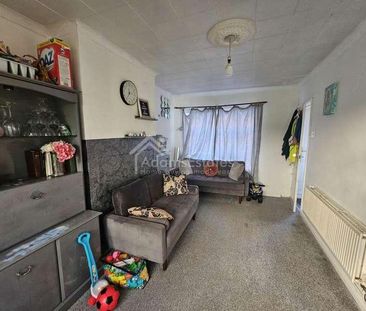 Chapel Avenue, Heckmondwike, WF16 - Photo 2