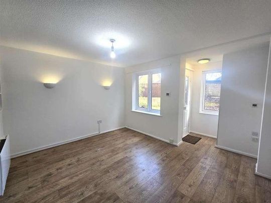 Chiltern Avenue, Farnborough, GU14 - Photo 1