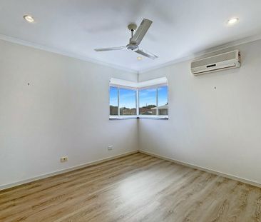 Spacious 2-Bedroom Townhouse in Central Bongaree with Waterfront Ac... - Photo 2