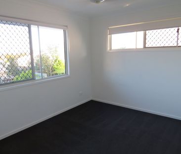MODERN- LARGE TOWN-HOUSE, Luxury Bayside Living With Location! Thor... - Photo 6