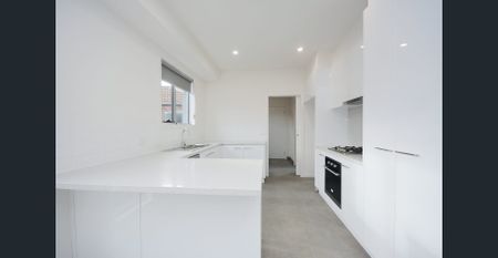 STUNNING! IMPRESSIVE 3-BEDROOM TOWNHOUSE - Photo 5