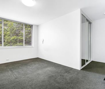 Renovated Studio Apartment - Photo 1