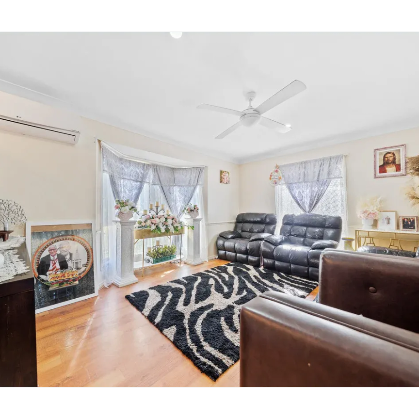Family Living in a Quiet Crestmead Pocket! - Photo 1