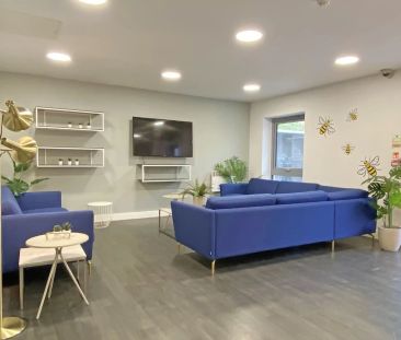 Refurbished Ensuite Bedroom - Photo 2