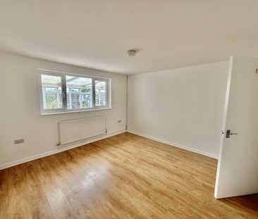 To Rent – Property Options Estate Agents Traditional two-bedroom de... - Photo 4