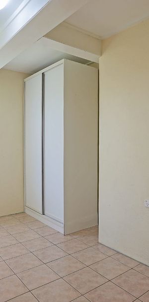 Freshly Updated Unit in Belgian Gardens - Photo 1