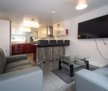 Room 6 Available, Riverside En Suite, 11 Bedroom House, Willowbank Mews – Student Accommodation Coventry - Photo 4