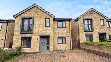 Detached House to rent - Pinnacle Hill, Bexleyheath, DA7 - Photo 5